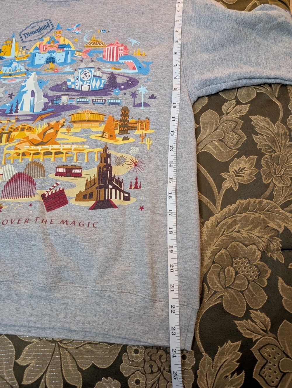 Disney Parks Women's Grey Sweatshirt with Colorful Park Graphic Size S - Picture 8 of 11